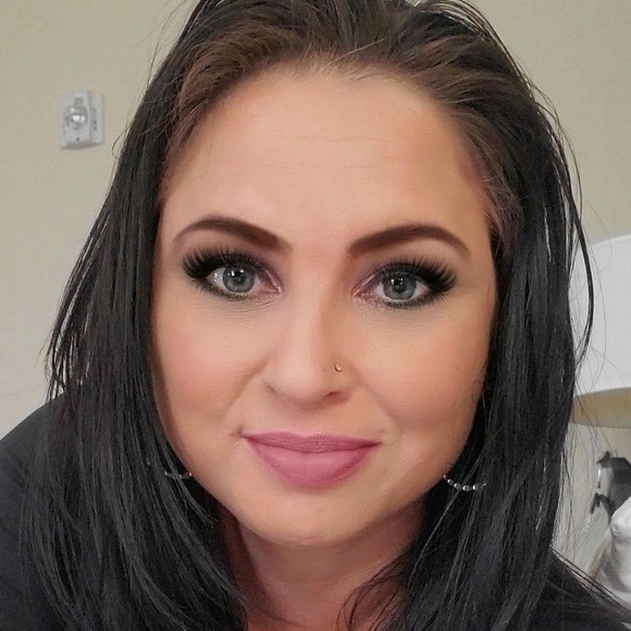 Meet your Posher, Gina - Picture 1 of 1